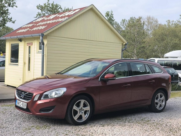 Volvo V60 2.0 D [D3] Momentum